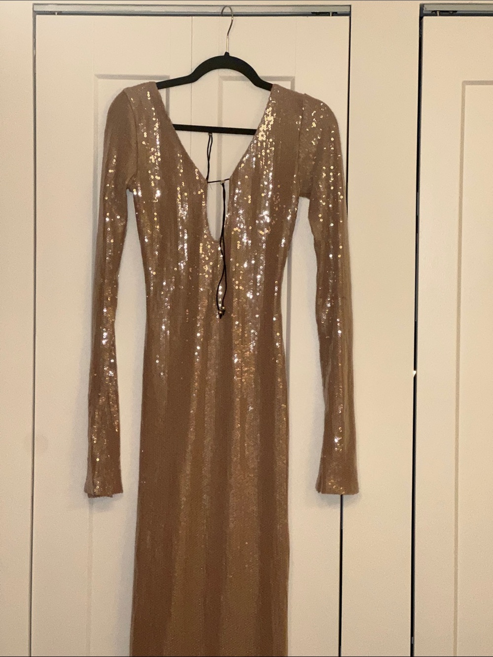 Mew Mews Sequin Long-Sleeve Midi Dress in Champagne Alix Earle Medium - Picture 4 of 9